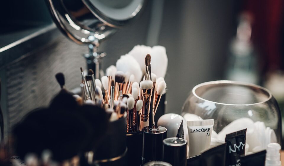 makeup, cosmetics, glass, lipstick, eye painting, accessories, style, elegant, eyelids, crayon, brush, powder, beauty, studio, makeup, makeup, makeup, makeup, makeup, cosmetics, cosmetics