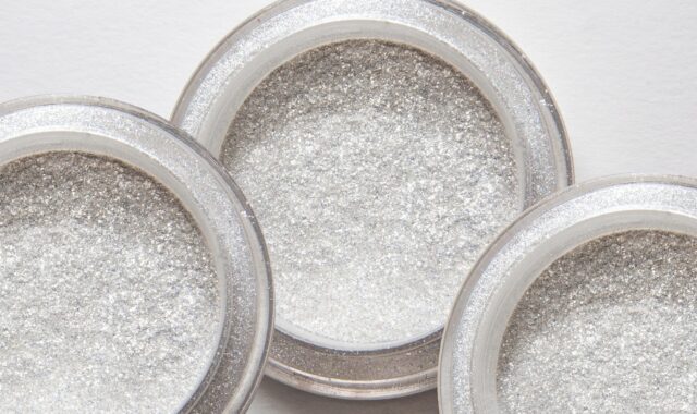 glitter powder, 4k wallpaper 1920x1080, free wallpaper, structure, windows wallpaper, hd wallpaper, fund, silver, cool backgrounds, cosmetics, 4k wallpaper, desktop backgrounds, talk, wallpaper 4k, soft mineralie, mac wallpaper, beautiful wallpaper, beauty, free background, wallpaper hd, make up, laptop wallpaper, full hd wallpaper, background