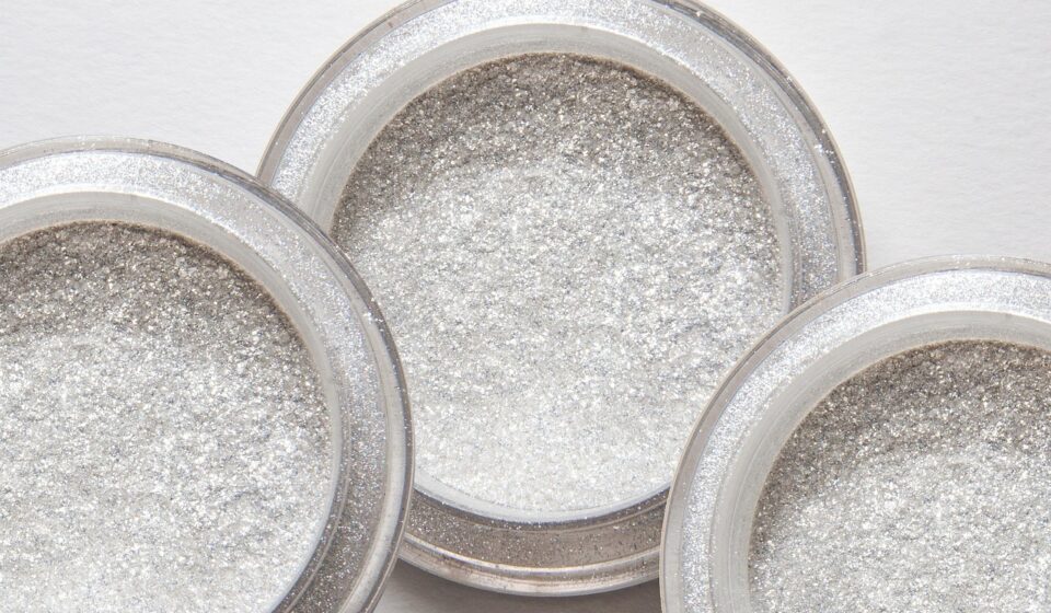 glitter powder, 4k wallpaper 1920x1080, free wallpaper, structure, windows wallpaper, hd wallpaper, fund, silver, cool backgrounds, cosmetics, 4k wallpaper, desktop backgrounds, talk, wallpaper 4k, soft mineralie, mac wallpaper, beautiful wallpaper, beauty, free background, wallpaper hd, make up, laptop wallpaper, full hd wallpaper, background