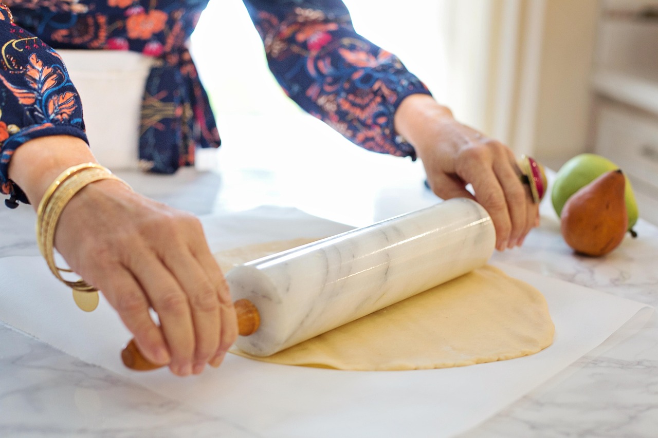 pie, baking, rolling dough, thanksgiving, pie crust, rolling pin, holidays, baking, baking, baking, baking, baking, rolling pin, rolling pin, rolling pin