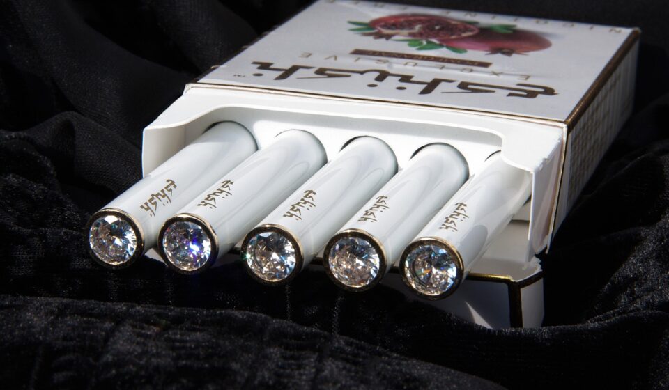 shisha, cigarettes, arabic, fruit flavour, electronic, luxury, luxurious, noble, for ladies, consumption, tobacco free, fragrance, pomegranate, box, packaging, diamonds, cut glass, shisha, shisha, shisha, shisha, shisha