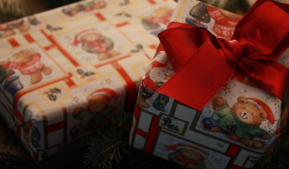gift, parcel, christmas, wrapping paper, teddy, ribbon, loop, package, packaging, toy