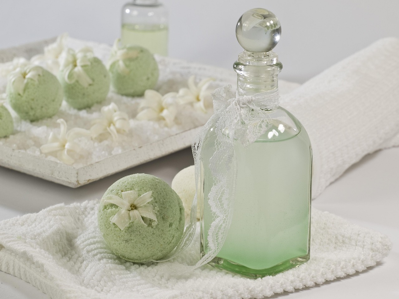 bath balls, mint, waldmeister, natural cosmetics, wellness, relax, cosmetics, self-agitator, cosmetic brush, shell, beautiful, mint, cosmetics, cosmetics, cosmetics, cosmetics, cosmetics