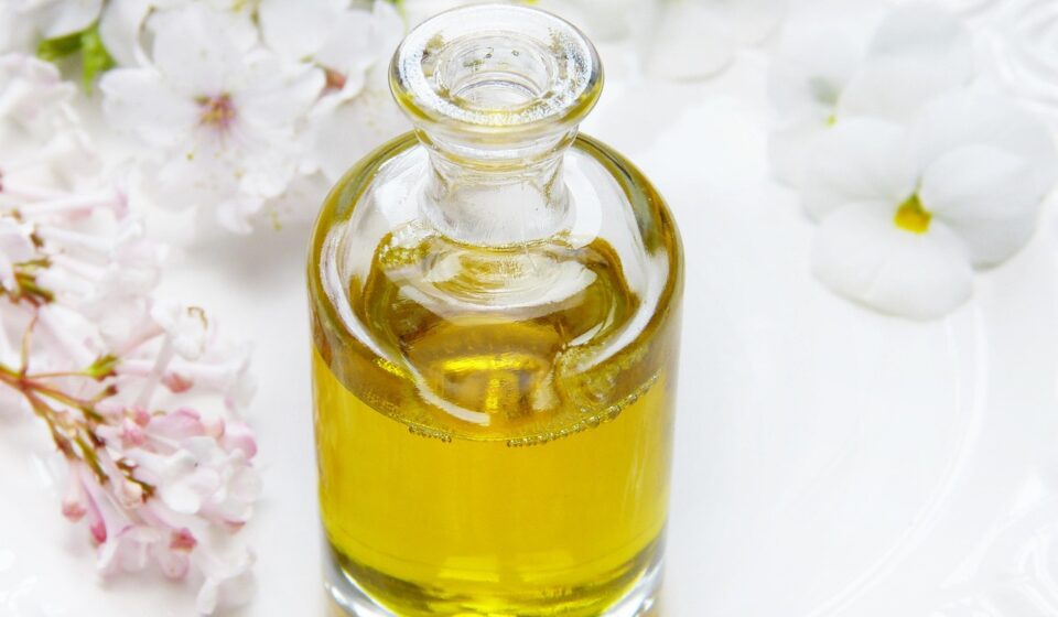 glass, bottle, oil, wellness, flowers, massage, aromatherapy, beautiful flowers, health, spa, flower background, relaxation, care, perfume, flower wallpaper, relax, fragrance, nature, cosmetics