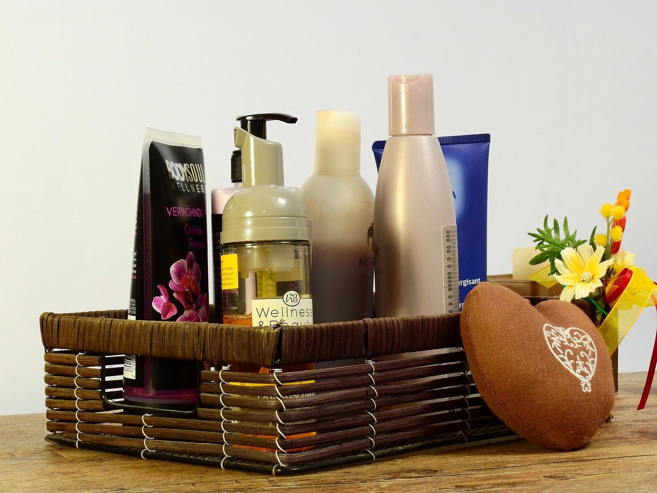 cosmetics, gift, deco, decoration, bath, bathroom, basket, cream, hand cream, oil, beauty, wellness, beautiful, maintenance, personal hygiene, cosmetics, cosmetics, cosmetics, cosmetics, cosmetics, bathroom, bathroom, bathroom, personal hygiene, personal hygiene