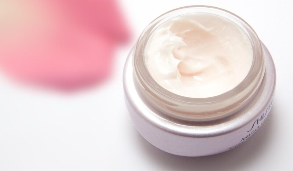 cream, skin care, eye cream, cream colors, against dark circles, rosenblatt, blurred, cell renewal, cosmetics, beauty, rose flower, rejuvenation, delicate skin, packaging, can, delicate violet, rose