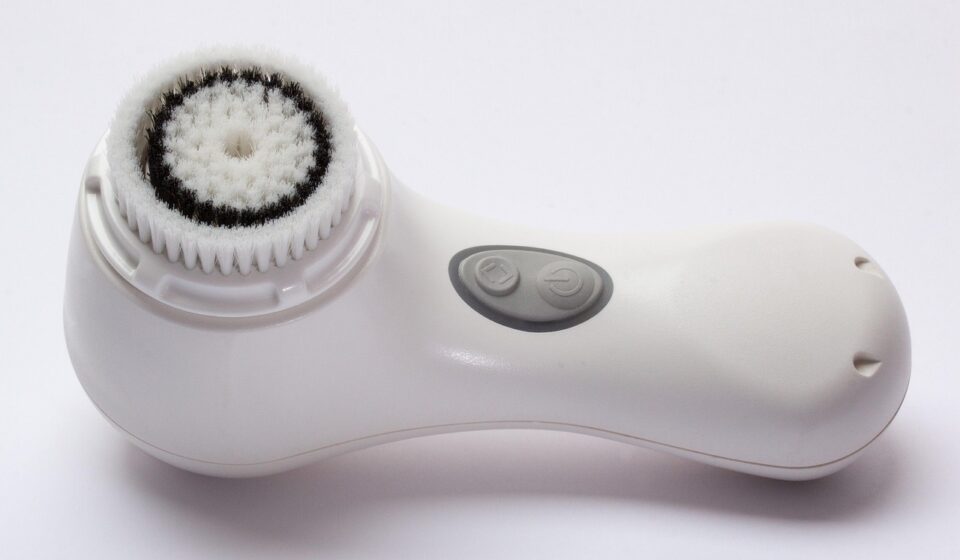 skin cleansing, skin cleaning device, cosmetics, brush head, sensitive, ergonomic, beauty care, beauty, sophisticated technology, professional facial cleansing, cleaning brush, dermatology, sonic method, patented, fine skin texture, skin cleansing, skin cleansing, ergonomic, ergonomic, beauty care, dermatology, dermatology, dermatology, dermatology, dermatology
