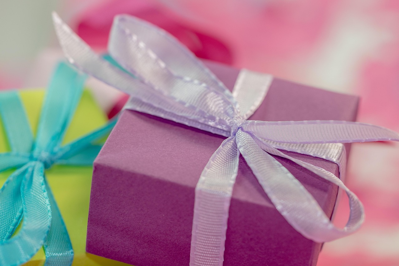 gift, parcel, package, ribbon, packet loop, christmas, christmas party, christmas decoration, give a gift, advent season, wrapped up, packed up, gift wrapping, surprise, happy mothers day, gifts, children's birthday, date of birth, decoration, pleasure, multicoloured, coloured